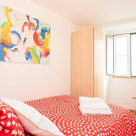 Historic And Charming - Alfama 1-bedroom דירה *
